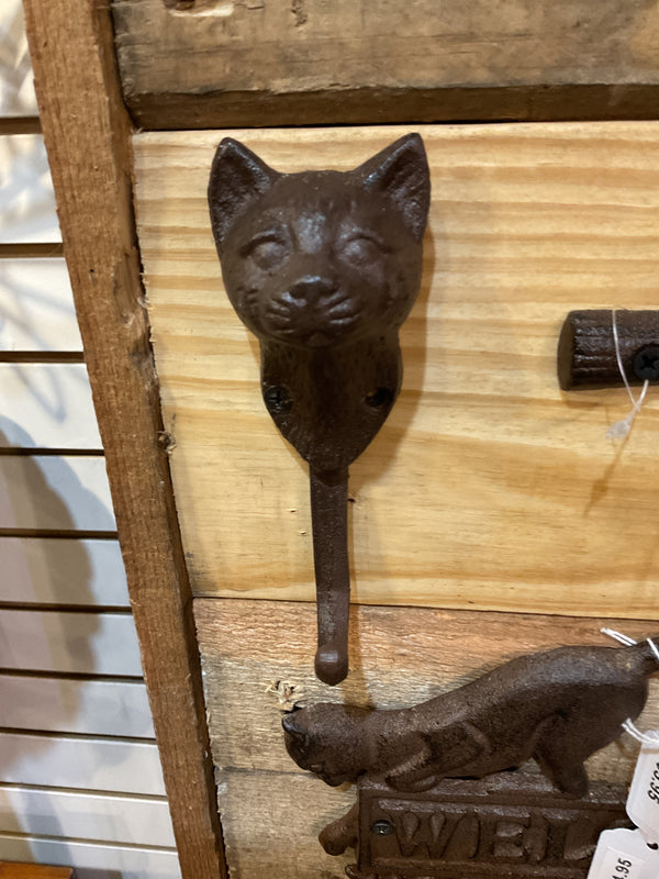 X2647 Cat Hook