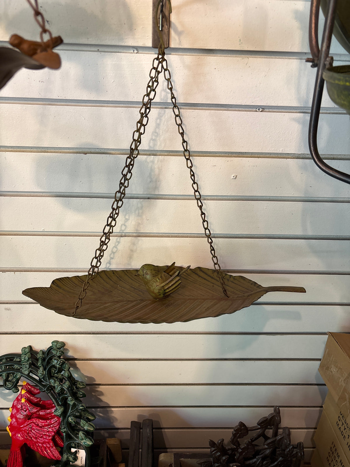 Ux7075 Bird on Leaf Birdbath