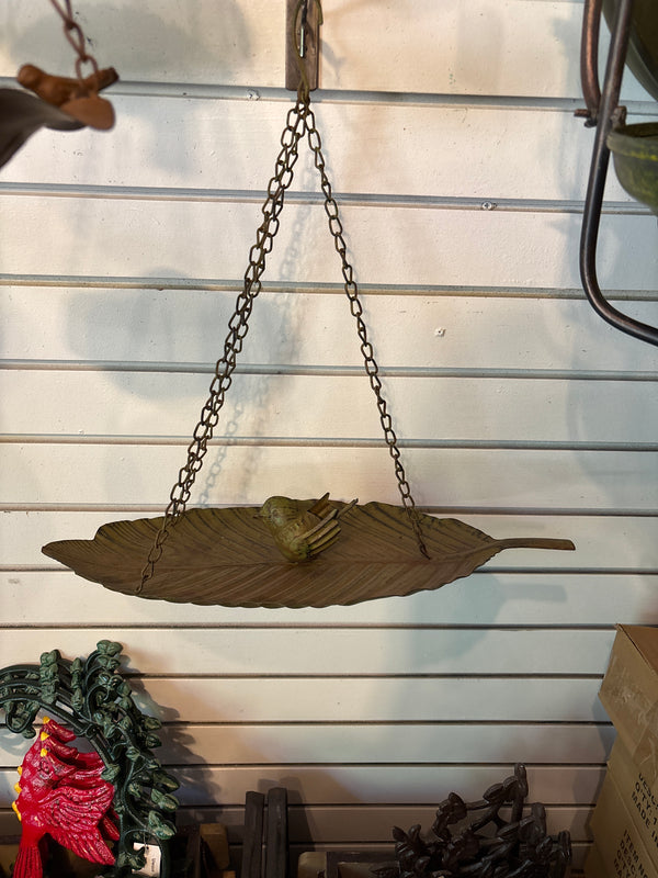 Ux7075 Bird on Leaf Birdbath