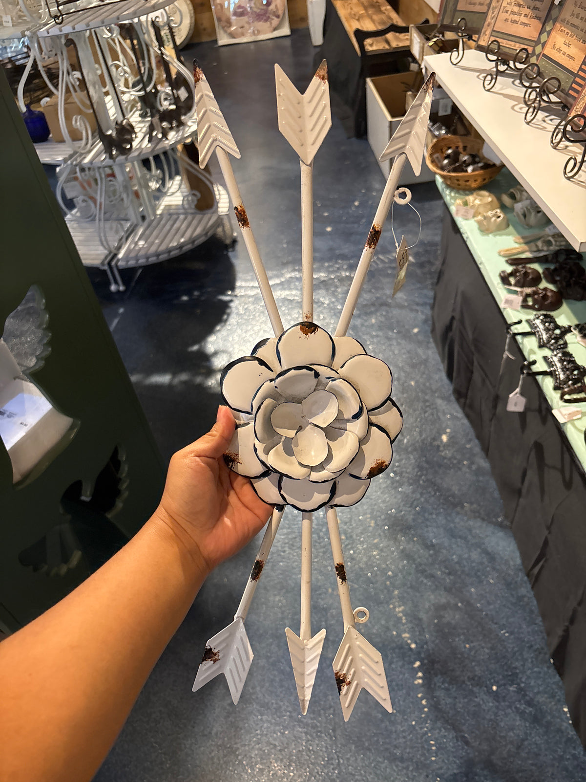 UW6116 Arrow Decor