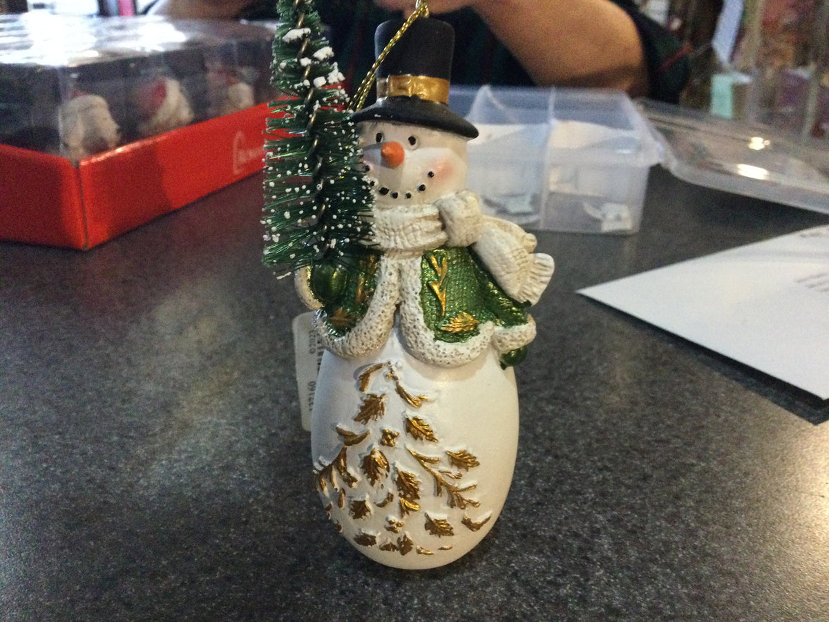 Boneco de neve com enfeite de árvore
